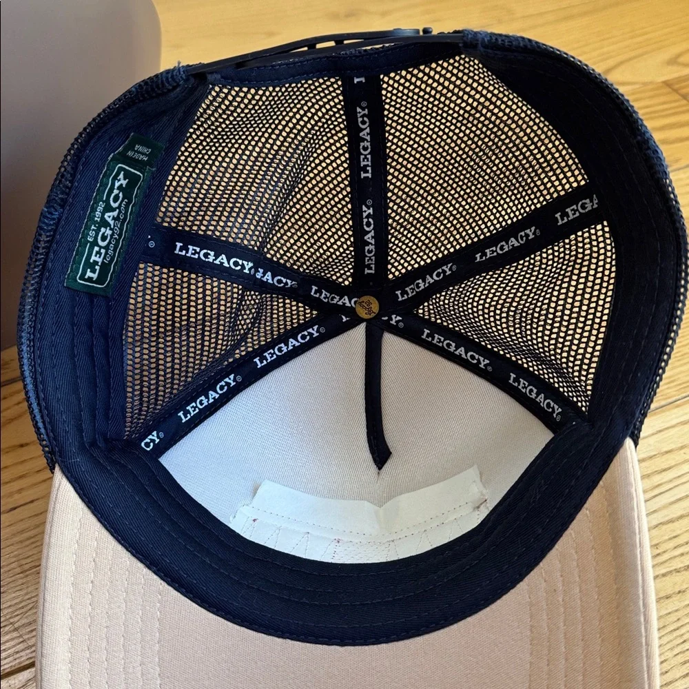 Legacy black horse stampede race cushioned trucker snap‎ back cap NWOT